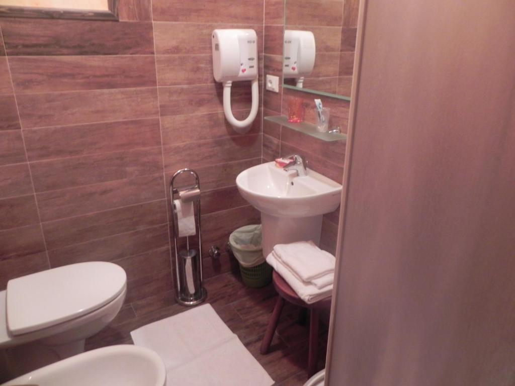 Hotel Trois Etoiles Entracque Habitación foto