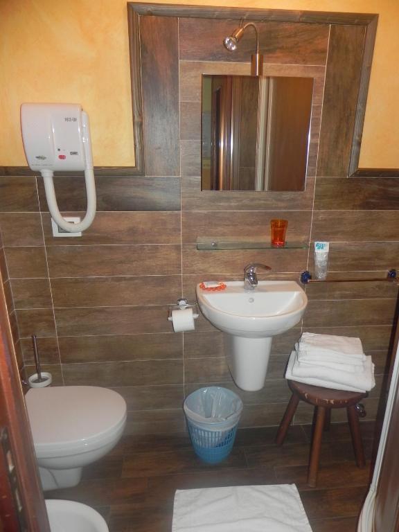 Hotel Trois Etoiles Entracque Habitación foto